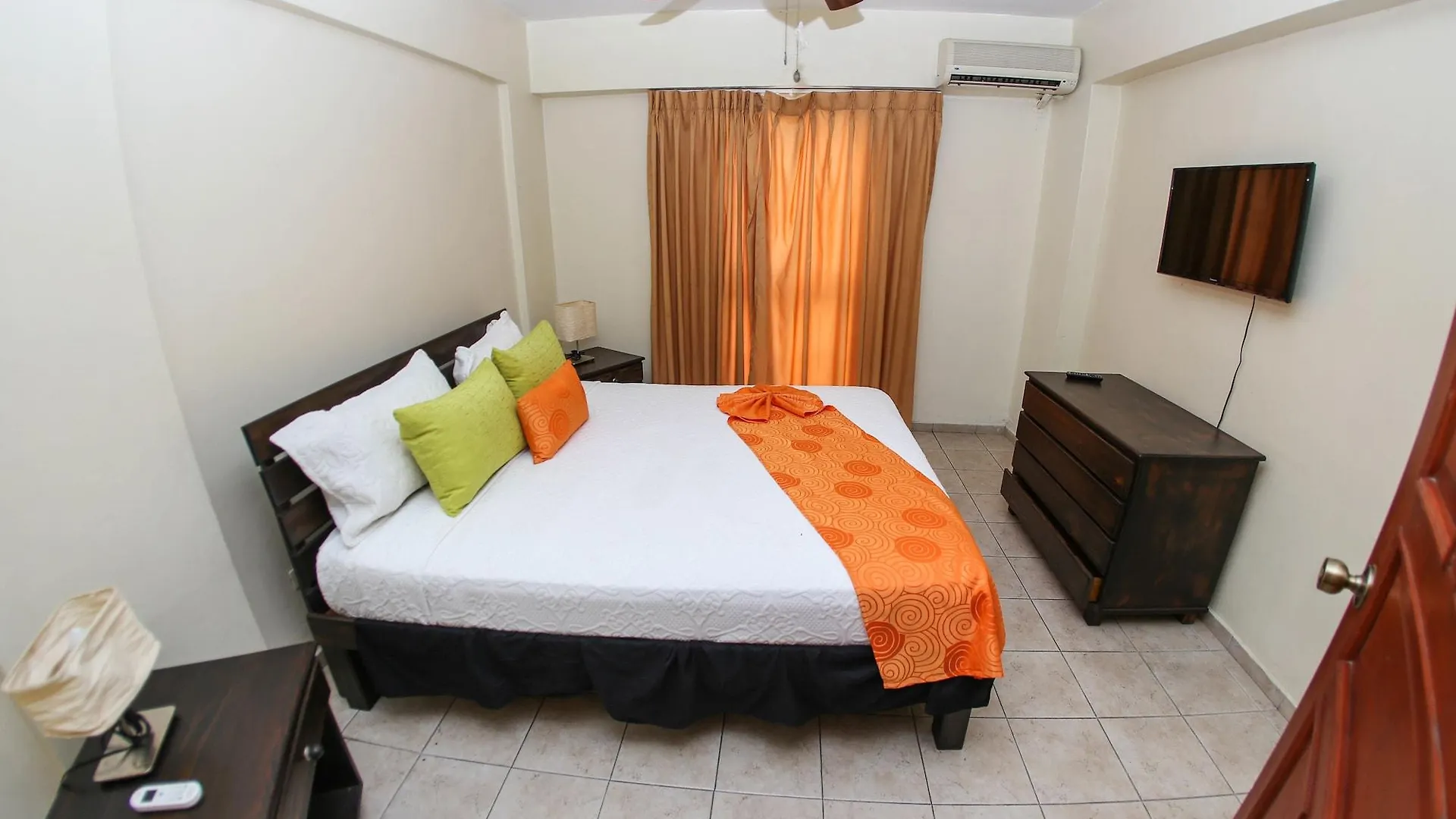 Acuarium Suite Resort La Viva 3*,